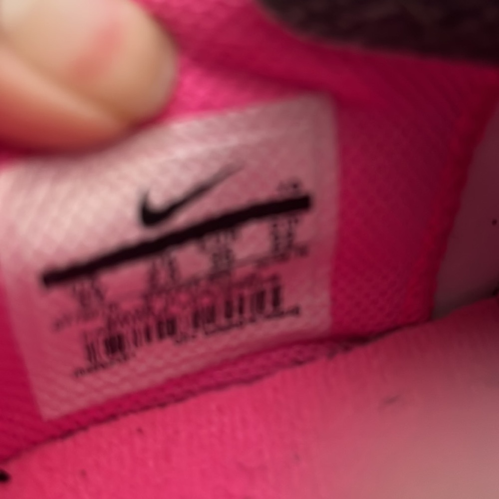 Pink Nike bravata cleats sneakers size 3Y. Worn once see pics for condition EUC - Picture 3 of 4